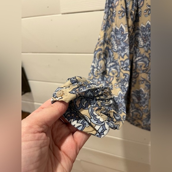 🩵 SoyaConcept Long Sleeve Floral Blouse – Size M – Blue & Beige Pattern🩵 - Picture 7 of 9